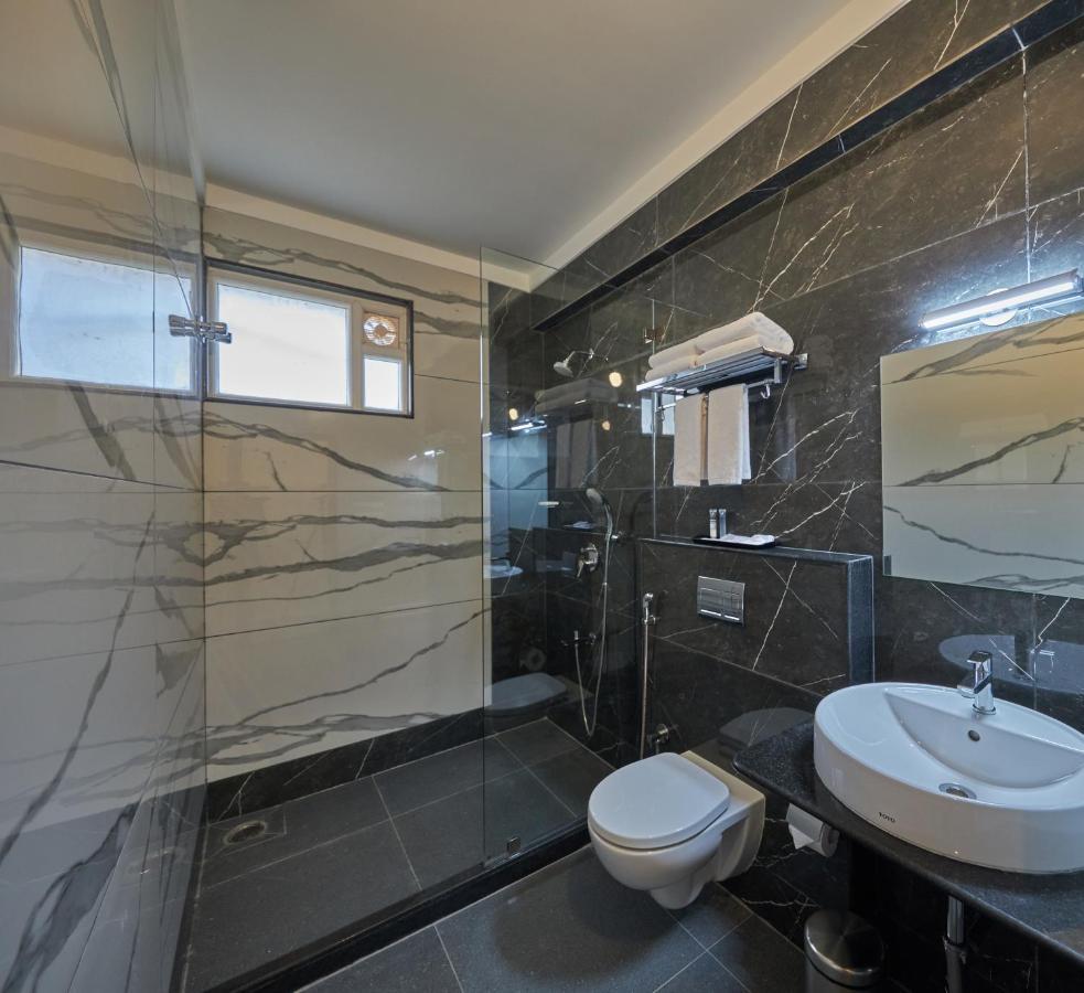 Regenta Inn 4Th Block Koramangala Бангалор Экстерьер фото